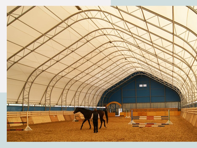 Строительство конных манежей в Юрге